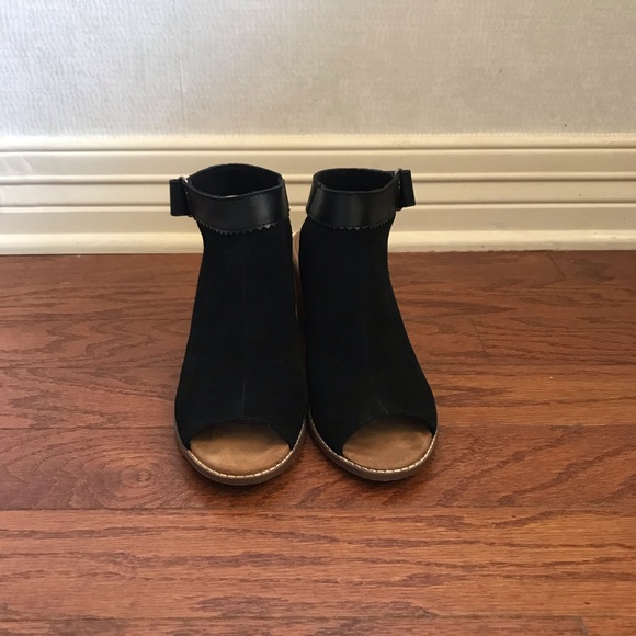 Tom’s Sandal Booties - Picture 2 of 6